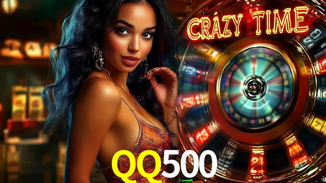 Mulher elegante ao lado da vibrante roda da fortuna do jogo de cassino ao vivo Crazy Time, um dos game shows mais populares e cheios de prêmios do QQ500.